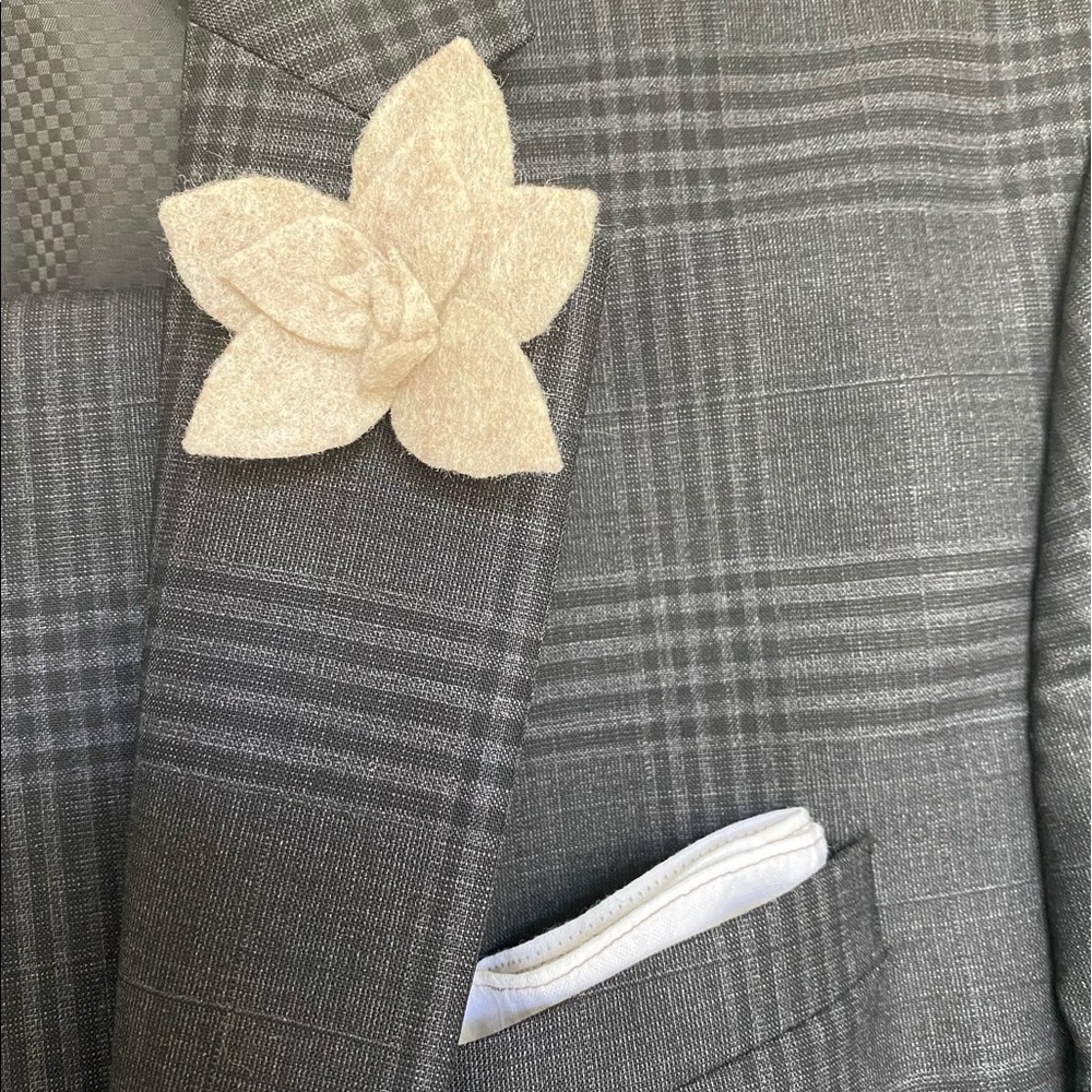 Lapel pin